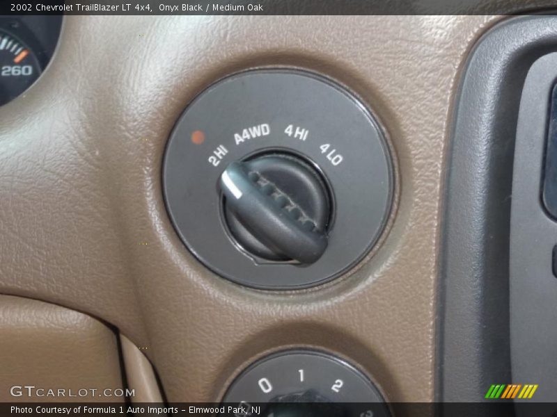 Onyx Black / Medium Oak 2002 Chevrolet TrailBlazer LT 4x4