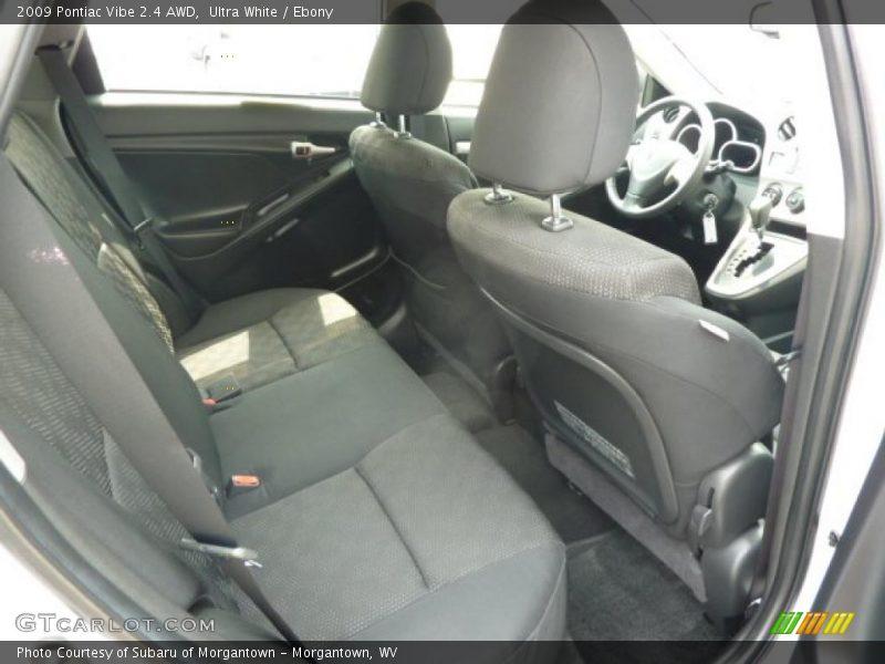 Ultra White / Ebony 2009 Pontiac Vibe 2.4 AWD