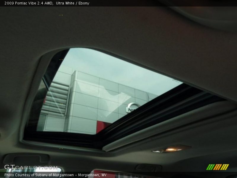 Ultra White / Ebony 2009 Pontiac Vibe 2.4 AWD