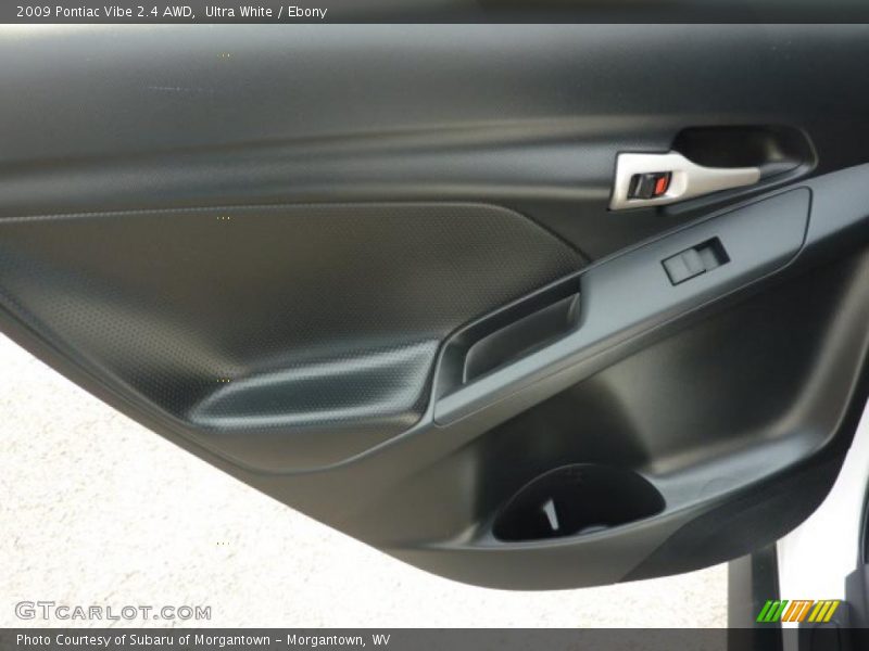 Ultra White / Ebony 2009 Pontiac Vibe 2.4 AWD