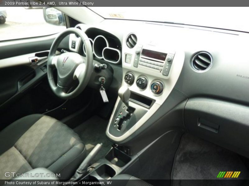 Ultra White / Ebony 2009 Pontiac Vibe 2.4 AWD