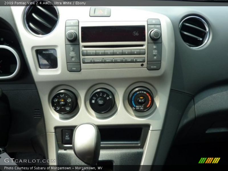 Ultra White / Ebony 2009 Pontiac Vibe 2.4 AWD