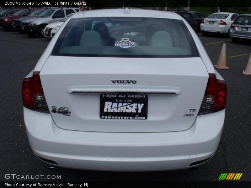 Ice White / Quartz 2008 Volvo S40 T5 AWD