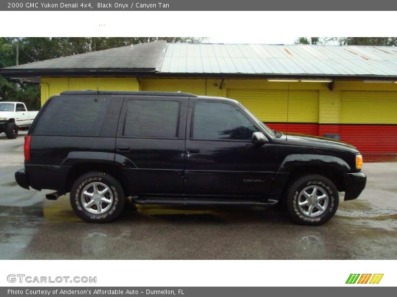 Black Onyx / Canyon Tan 2000 GMC Yukon Denali 4x4