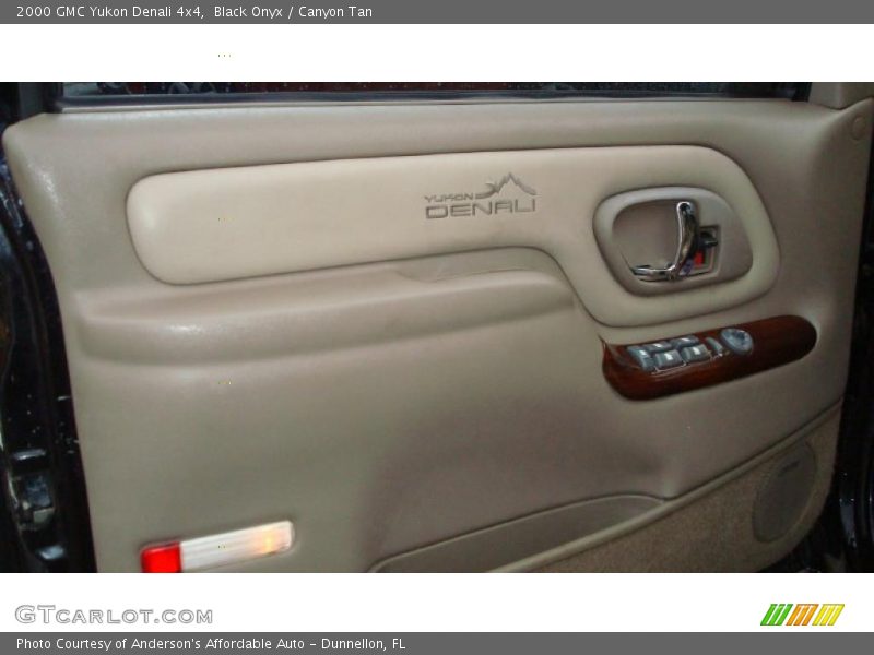 Black Onyx / Canyon Tan 2000 GMC Yukon Denali 4x4