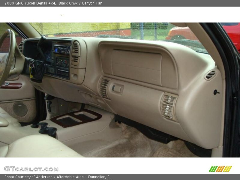 Black Onyx / Canyon Tan 2000 GMC Yukon Denali 4x4