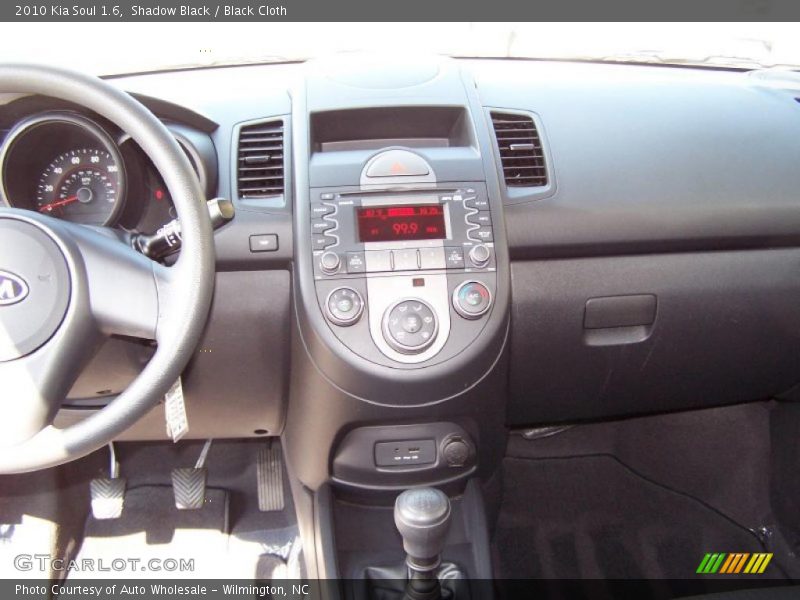Shadow Black / Black Cloth 2010 Kia Soul 1.6