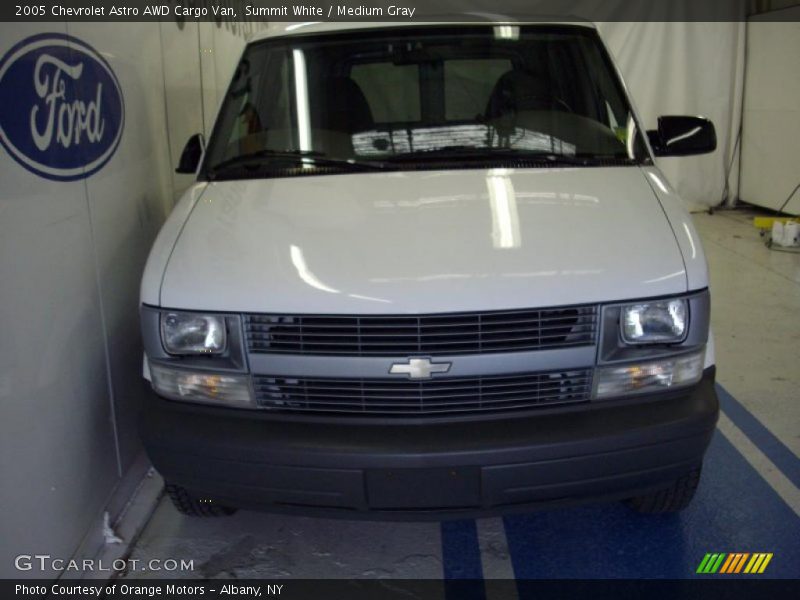 Summit White / Medium Gray 2005 Chevrolet Astro AWD Cargo Van