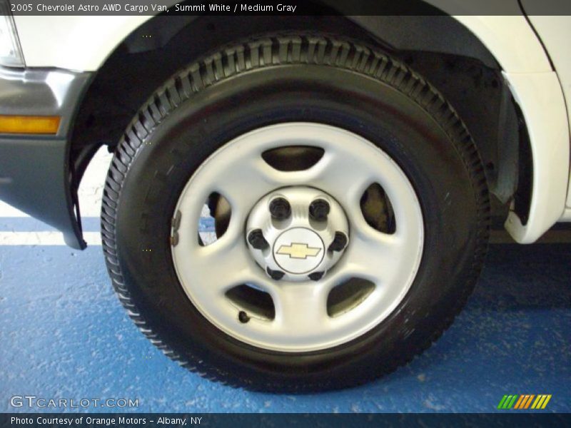 Summit White / Medium Gray 2005 Chevrolet Astro AWD Cargo Van
