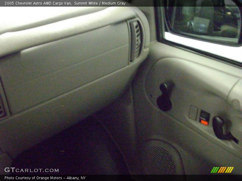 Summit White / Medium Gray 2005 Chevrolet Astro AWD Cargo Van