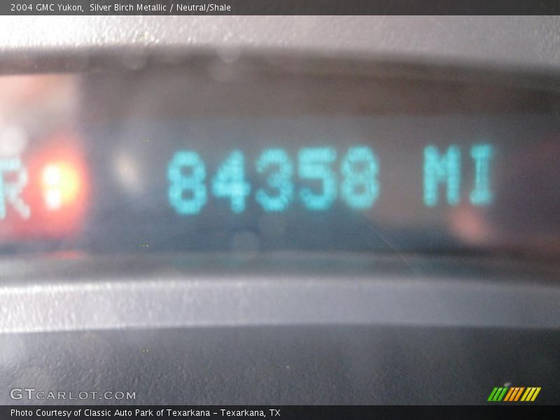 Silver Birch Metallic / Neutral/Shale 2004 GMC Yukon