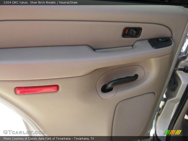 Silver Birch Metallic / Neutral/Shale 2004 GMC Yukon