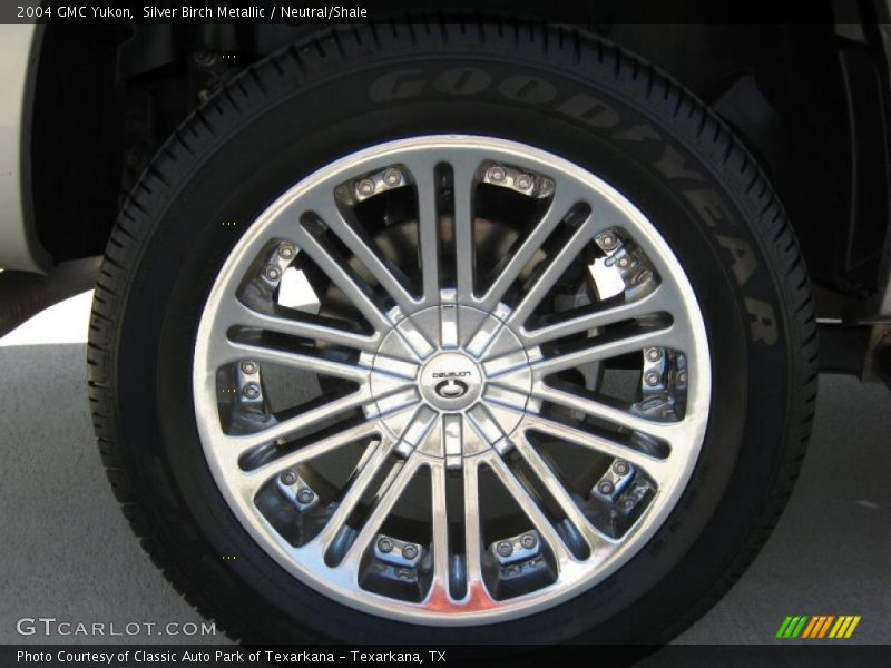 Silver Birch Metallic / Neutral/Shale 2004 GMC Yukon