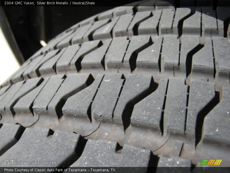 Silver Birch Metallic / Neutral/Shale 2004 GMC Yukon