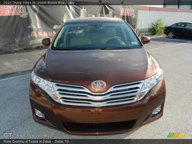 Sunset Bronze Mica / Ivory 2010 Toyota Venza I4