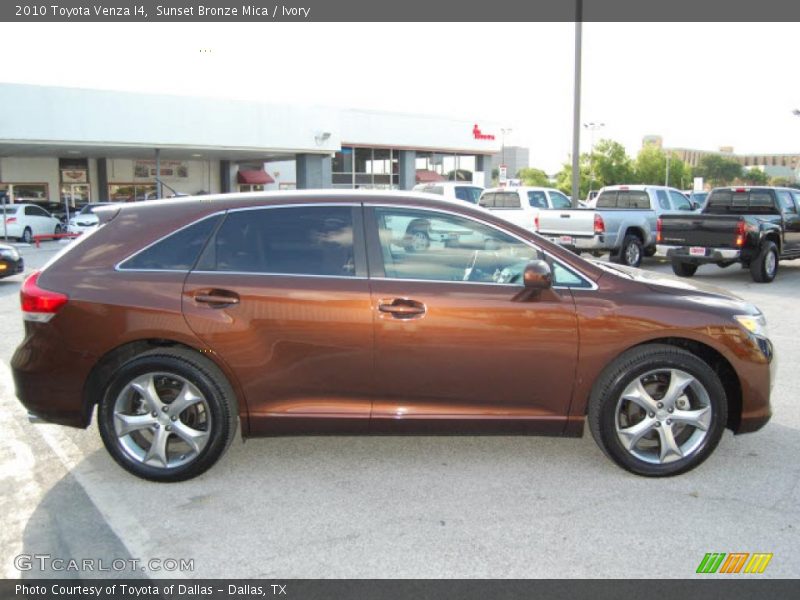 Sunset Bronze Mica / Ivory 2010 Toyota Venza I4