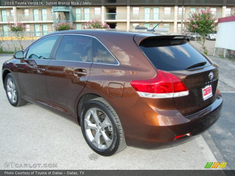 Sunset Bronze Mica / Ivory 2010 Toyota Venza I4