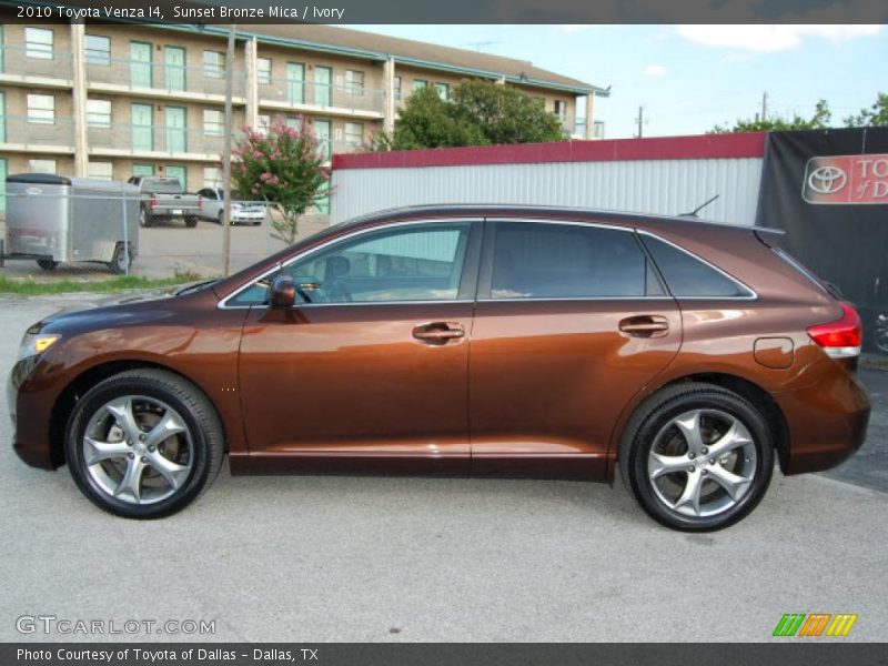 Sunset Bronze Mica / Ivory 2010 Toyota Venza I4