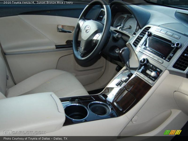 Sunset Bronze Mica / Ivory 2010 Toyota Venza I4