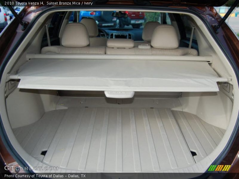 Sunset Bronze Mica / Ivory 2010 Toyota Venza I4