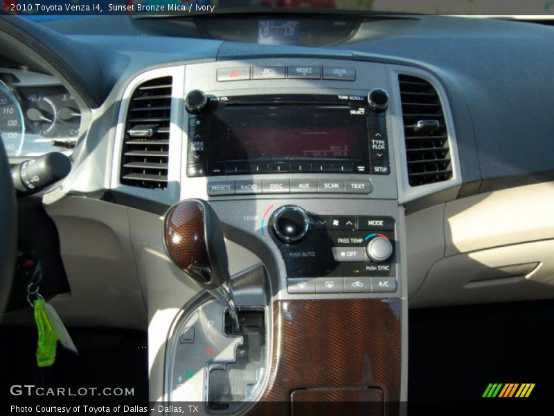 Sunset Bronze Mica / Ivory 2010 Toyota Venza I4