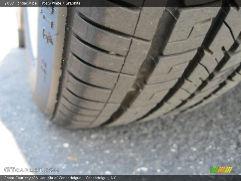Frosty White / Graphite 2007 Pontiac Vibe