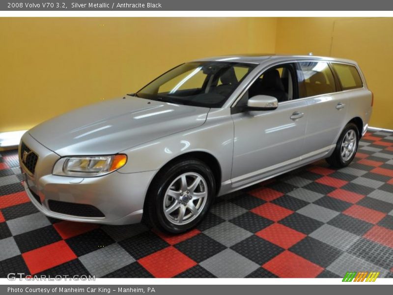 Silver Metallic / Anthracite Black 2008 Volvo V70 3.2