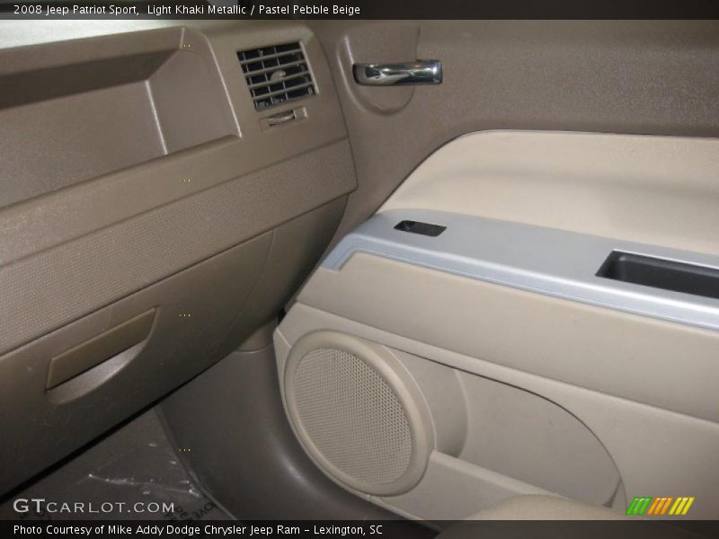 Light Khaki Metallic / Pastel Pebble Beige 2008 Jeep Patriot Sport