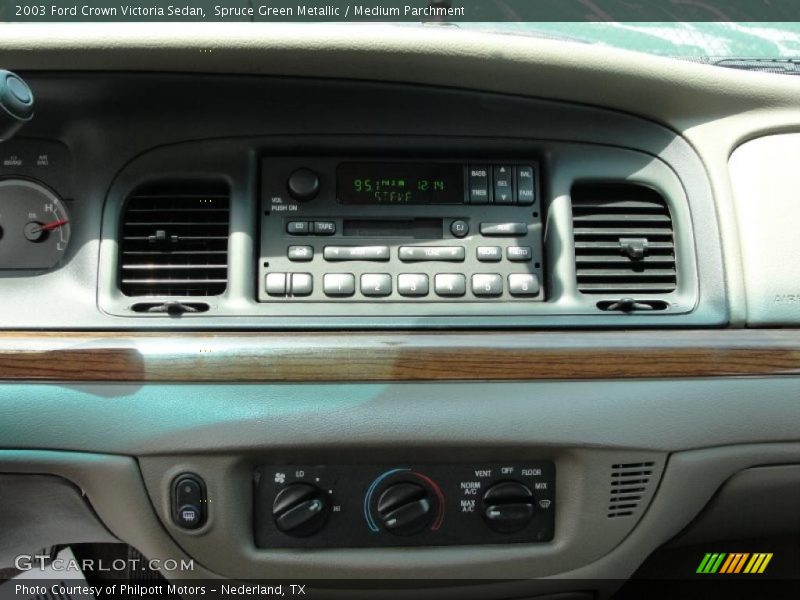 Spruce Green Metallic / Medium Parchment 2003 Ford Crown Victoria Sedan
