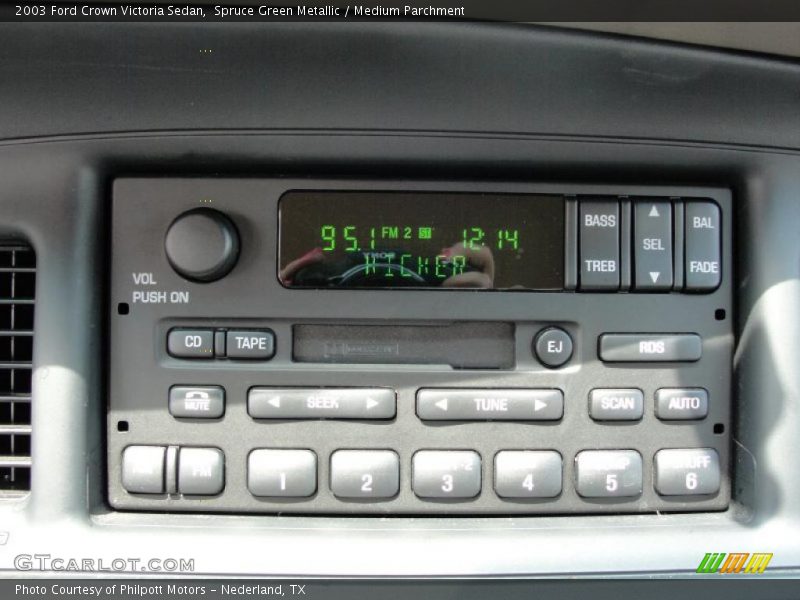 Spruce Green Metallic / Medium Parchment 2003 Ford Crown Victoria Sedan