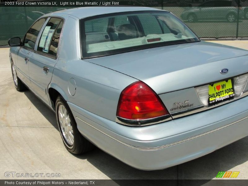Light Ice Blue Metallic / Light Flint 2003 Ford Crown Victoria LX