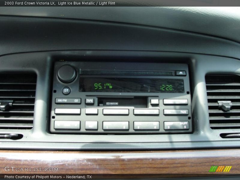 Light Ice Blue Metallic / Light Flint 2003 Ford Crown Victoria LX