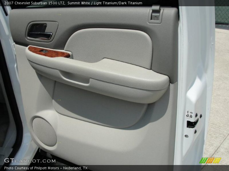 Summit White / Light Titanium/Dark Titanium 2007 Chevrolet Suburban 1500 LTZ
