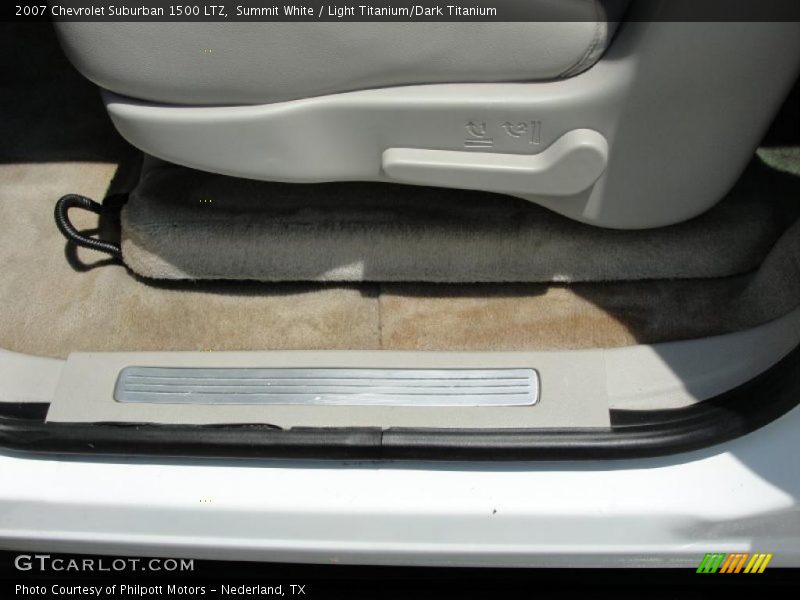 Summit White / Light Titanium/Dark Titanium 2007 Chevrolet Suburban 1500 LTZ