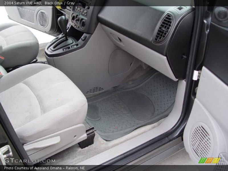 Black Onyx / Gray 2004 Saturn VUE AWD