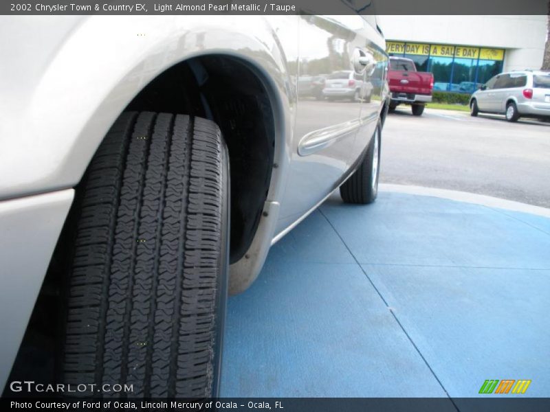 Light Almond Pearl Metallic / Taupe 2002 Chrysler Town & Country EX