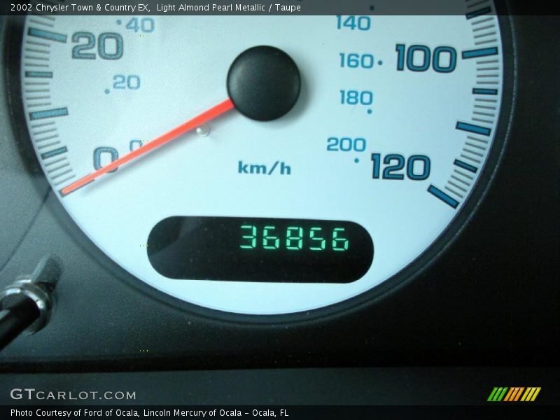Light Almond Pearl Metallic / Taupe 2002 Chrysler Town & Country EX