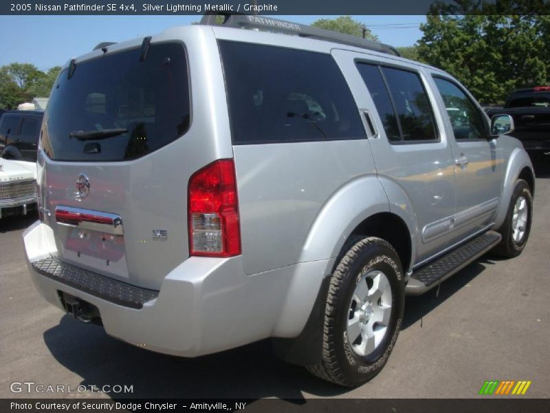 Silver Lightning Metallic / Graphite 2005 Nissan Pathfinder SE 4x4
