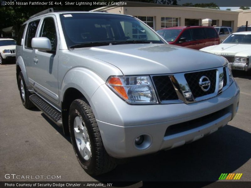 Silver Lightning Metallic / Graphite 2005 Nissan Pathfinder SE 4x4