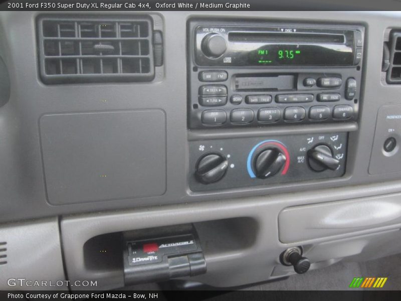 Oxford White / Medium Graphite 2001 Ford F350 Super Duty XL Regular Cab 4x4