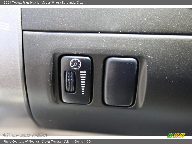 Super White / Burgundy/Gray 2004 Toyota Prius Hybrid