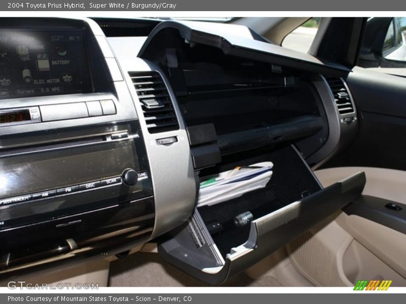 Super White / Burgundy/Gray 2004 Toyota Prius Hybrid