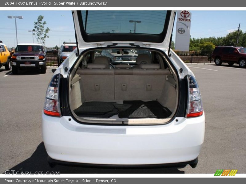 Super White / Burgundy/Gray 2004 Toyota Prius Hybrid