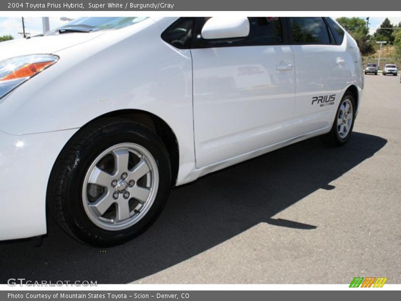 Super White / Burgundy/Gray 2004 Toyota Prius Hybrid