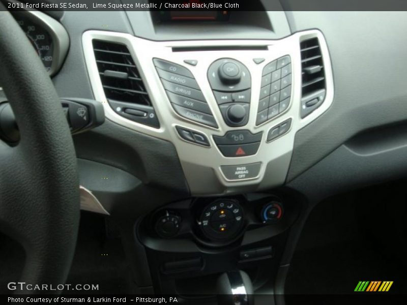 Lime Squeeze Metallic / Charcoal Black/Blue Cloth 2011 Ford Fiesta SE Sedan