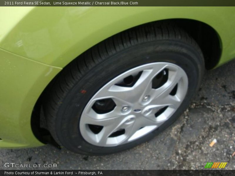Lime Squeeze Metallic / Charcoal Black/Blue Cloth 2011 Ford Fiesta SE Sedan