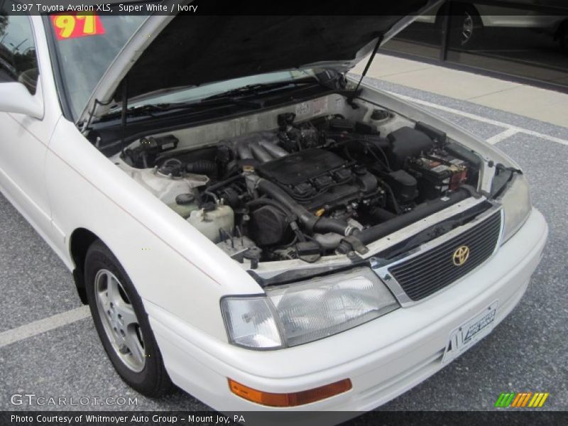 Super White / Ivory 1997 Toyota Avalon XLS
