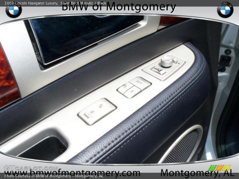 Silver Birch Metallic / Black 2003 Lincoln Navigator Luxury