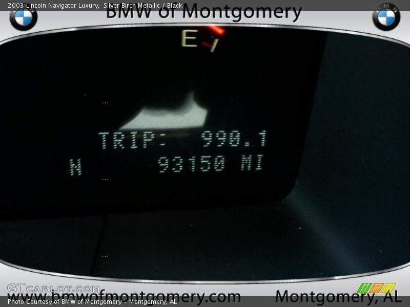 Silver Birch Metallic / Black 2003 Lincoln Navigator Luxury