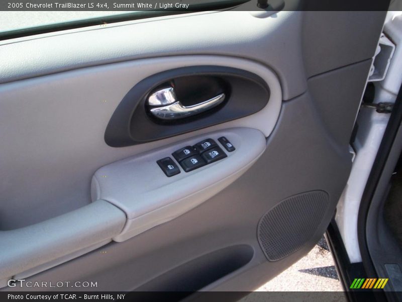 Summit White / Light Gray 2005 Chevrolet TrailBlazer LS 4x4